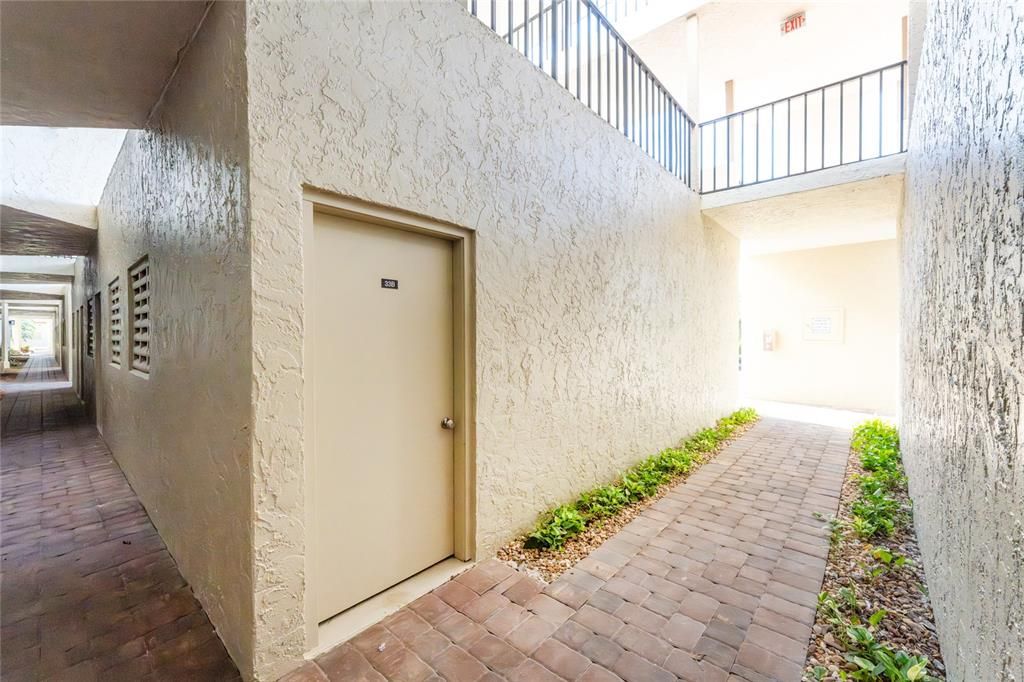 待售: $450,000 (3 贝兹, 2 浴室, 2592 平方英尺)