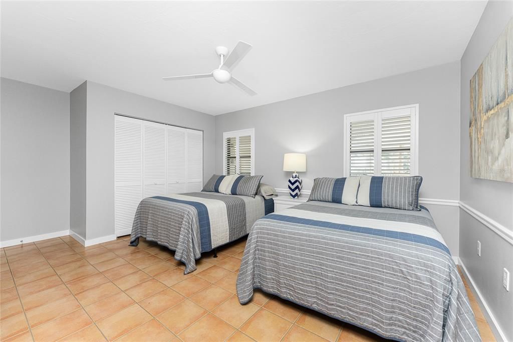 待售: $450,000 (3 贝兹, 2 浴室, 2592 平方英尺)