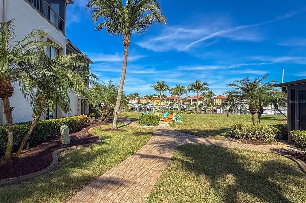 待售: $450,000 (3 贝兹, 2 浴室, 2592 平方英尺)