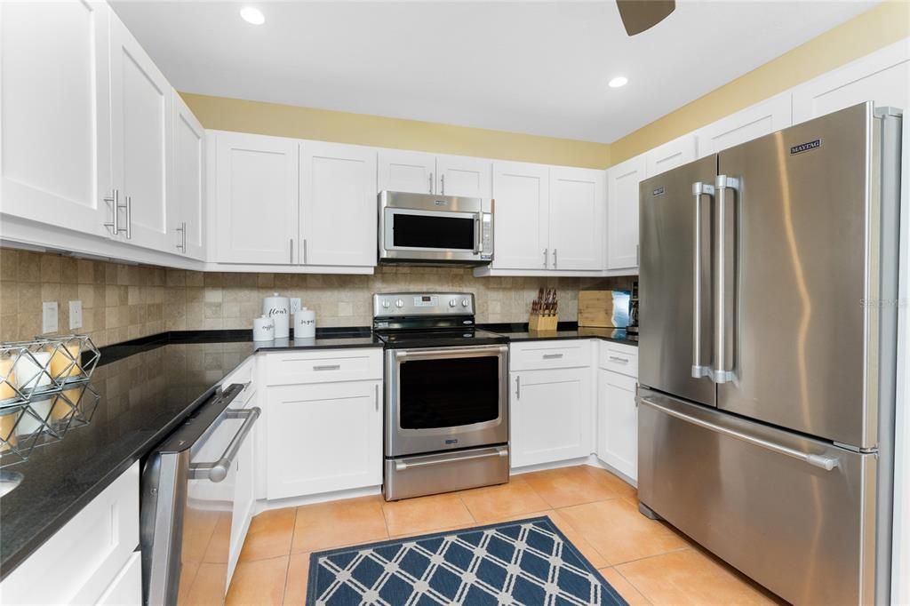 待售: $450,000 (3 贝兹, 2 浴室, 2592 平方英尺)