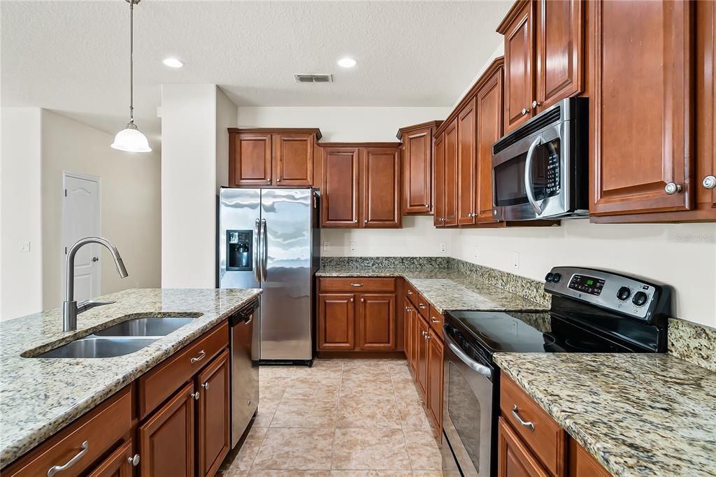 For Rent: $2,400 (4 beds, 3 baths, 2032 Square Feet)