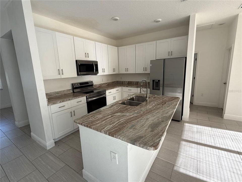 For Rent: $1,900 (4 beds, 3 baths, 1830 Square Feet)