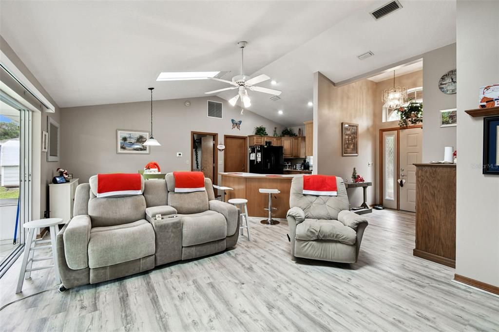 En Venta: $320,000 (3 camas, 2 baños, 1539 Pies cuadrados)