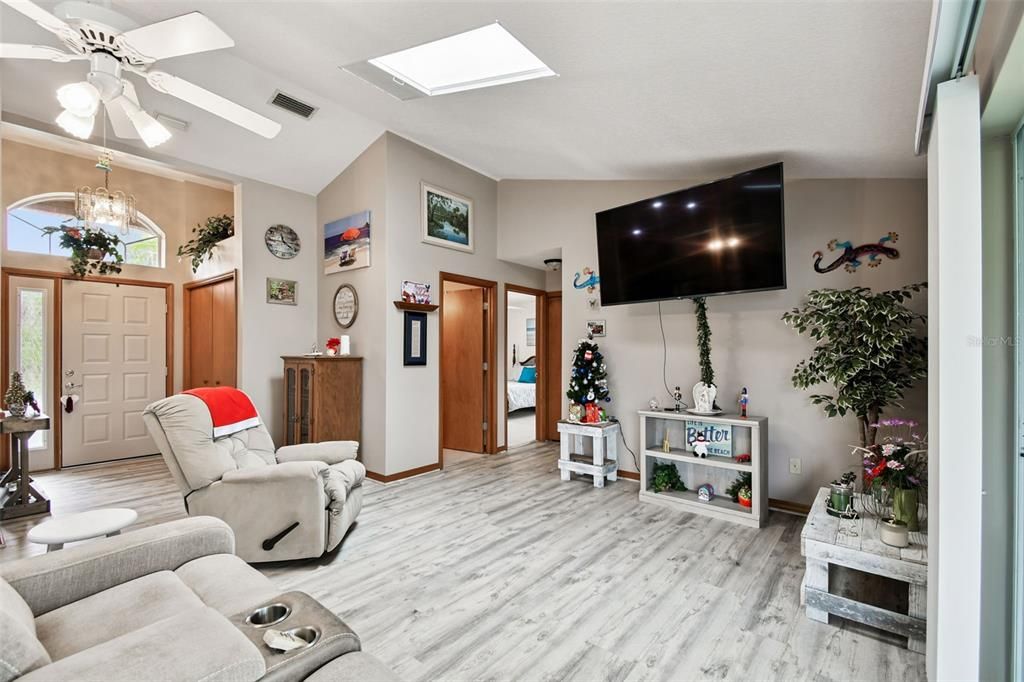 En Venta: $320,000 (3 camas, 2 baños, 1539 Pies cuadrados)