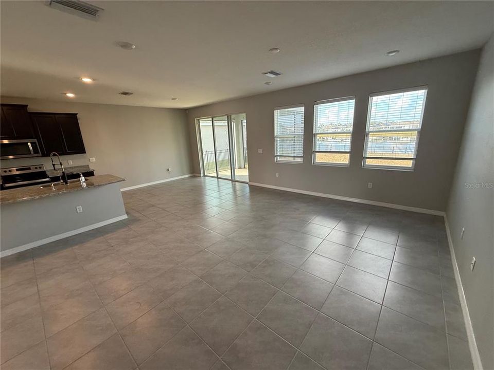 На продажу: $370,000 (4 спален, 3 ванн, 2738 Квадратных фут)