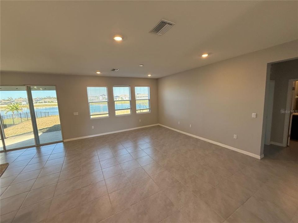 На продажу: $370,000 (4 спален, 3 ванн, 2738 Квадратных фут)