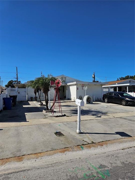 For Sale: $448,000 (2 beds, 1 baths, 2585 Square Feet)