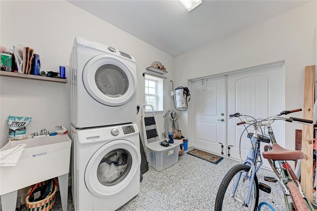 待售: $550,000 (1 贝兹, 1 浴室, 1000 平方英尺)