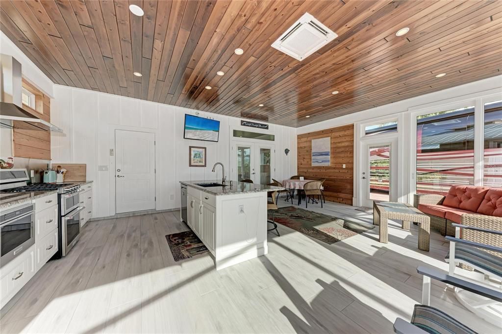 待售: $550,000 (1 贝兹, 1 浴室, 1000 平方英尺)