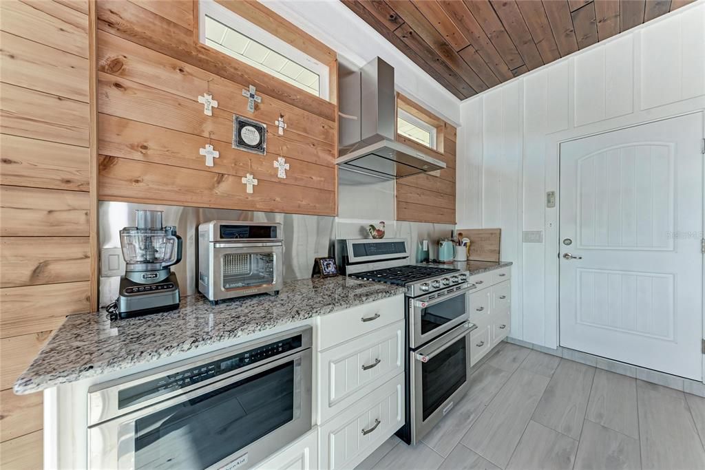 待售: $550,000 (1 贝兹, 1 浴室, 1000 平方英尺)