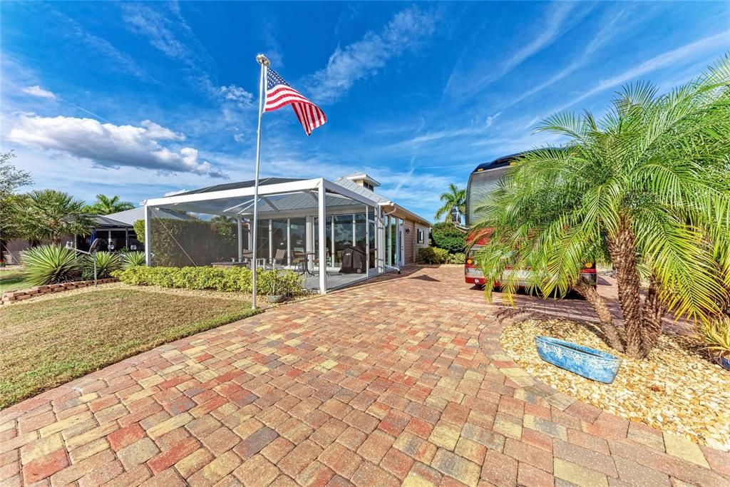 待售: $550,000 (1 贝兹, 1 浴室, 1000 平方英尺)