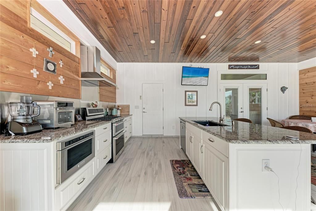 待售: $550,000 (1 贝兹, 1 浴室, 1000 平方英尺)