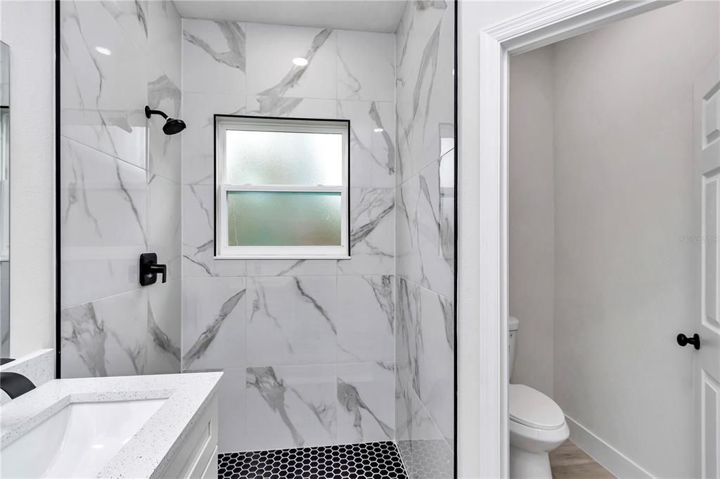 For Sale: $249,900 (3 beds, 2 baths, 1376 Square Feet)