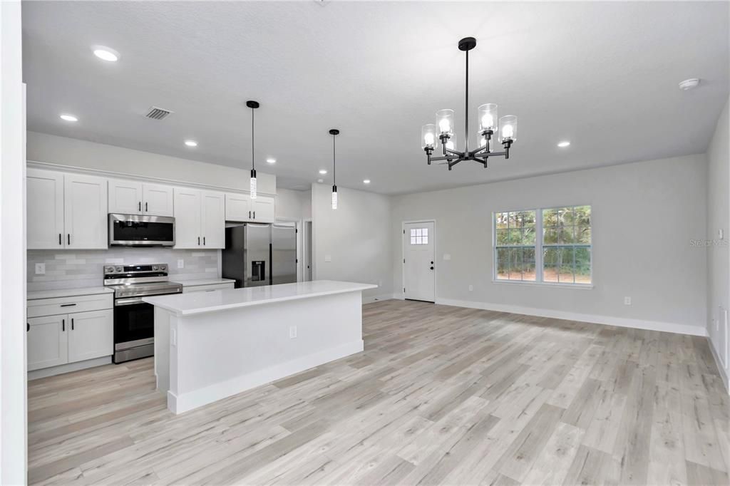 For Sale: $249,900 (3 beds, 2 baths, 1376 Square Feet)