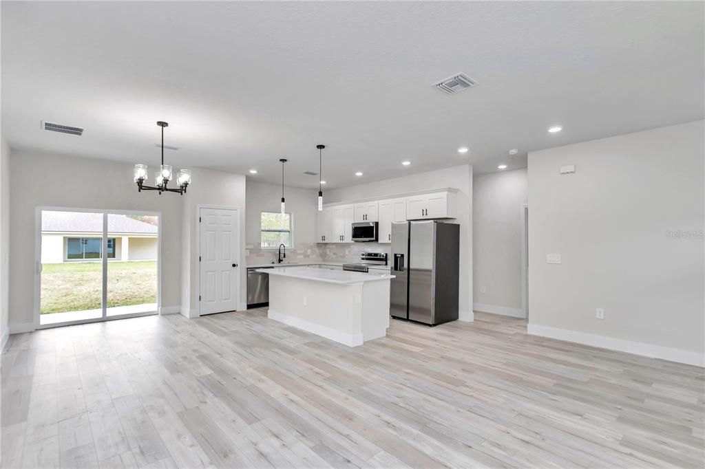 For Sale: $249,900 (3 beds, 2 baths, 1376 Square Feet)