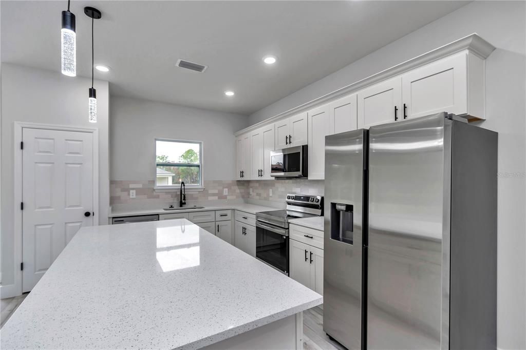 For Sale: $249,900 (3 beds, 2 baths, 1376 Square Feet)