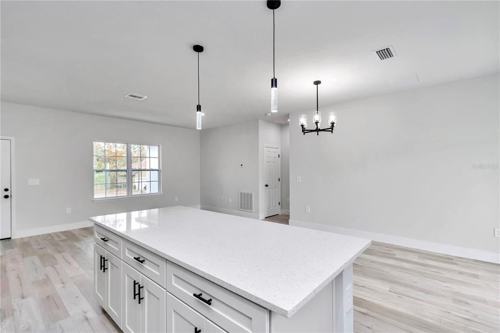 For Sale: $249,900 (3 beds, 2 baths, 1376 Square Feet)