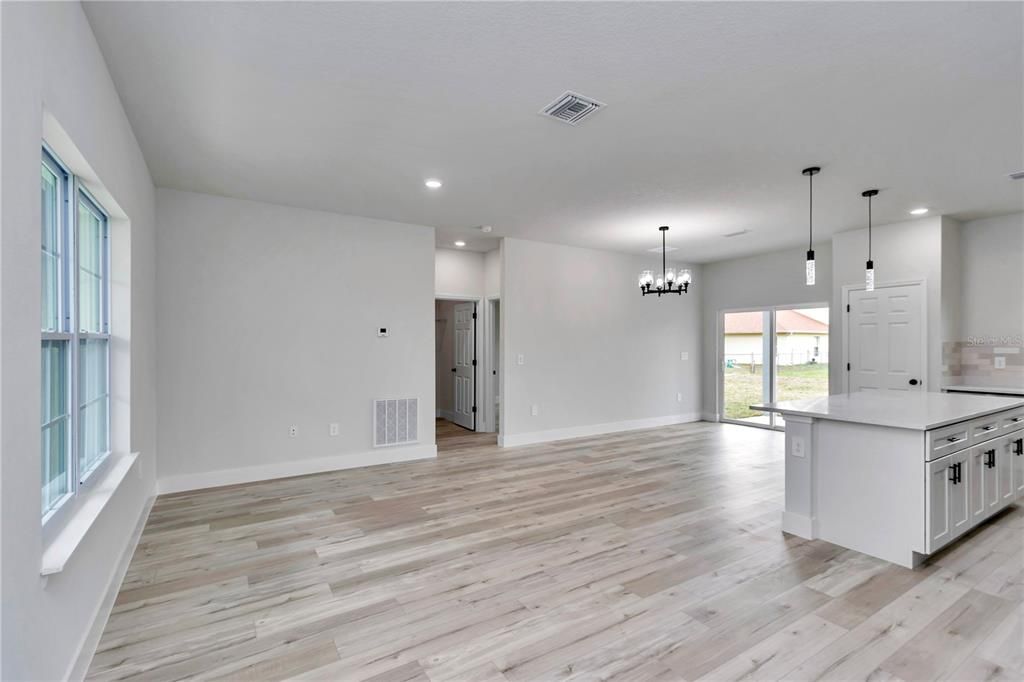 For Sale: $249,900 (3 beds, 2 baths, 1376 Square Feet)