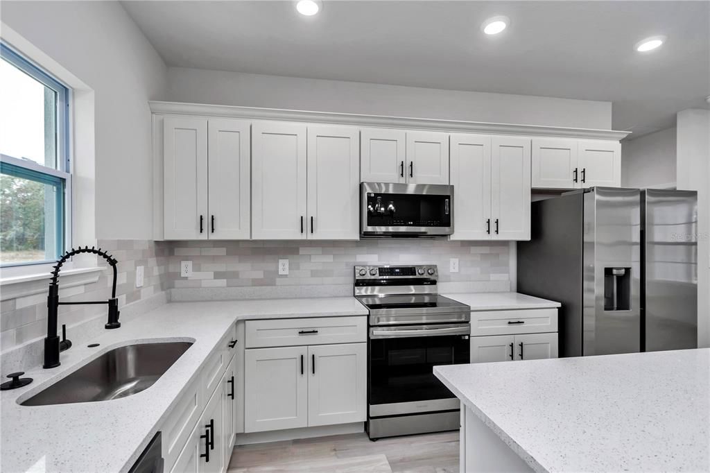 For Sale: $249,900 (3 beds, 2 baths, 1376 Square Feet)