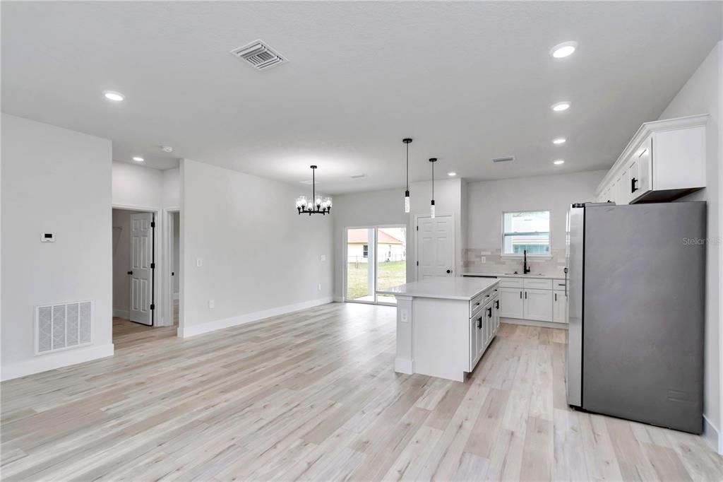 For Sale: $249,900 (3 beds, 2 baths, 1376 Square Feet)