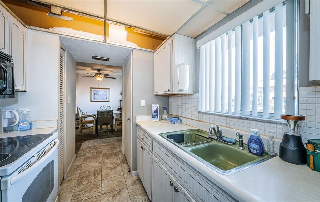 На продажу: $60,000 (1 спален, 1 ванн, 605 Квадратных фут)