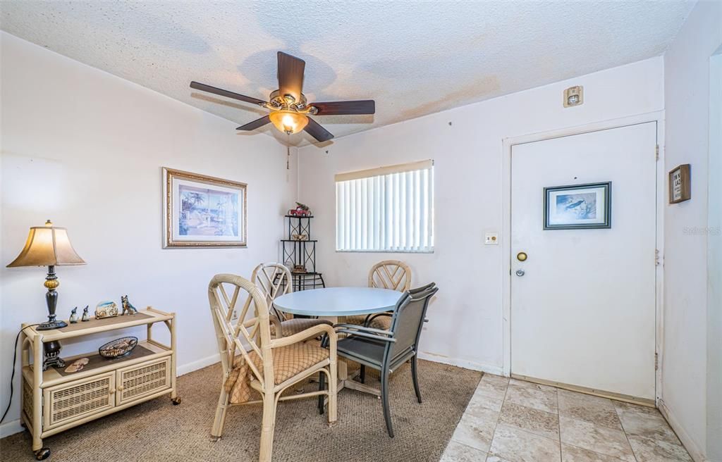 На продажу: $60,000 (1 спален, 1 ванн, 605 Квадратных фут)