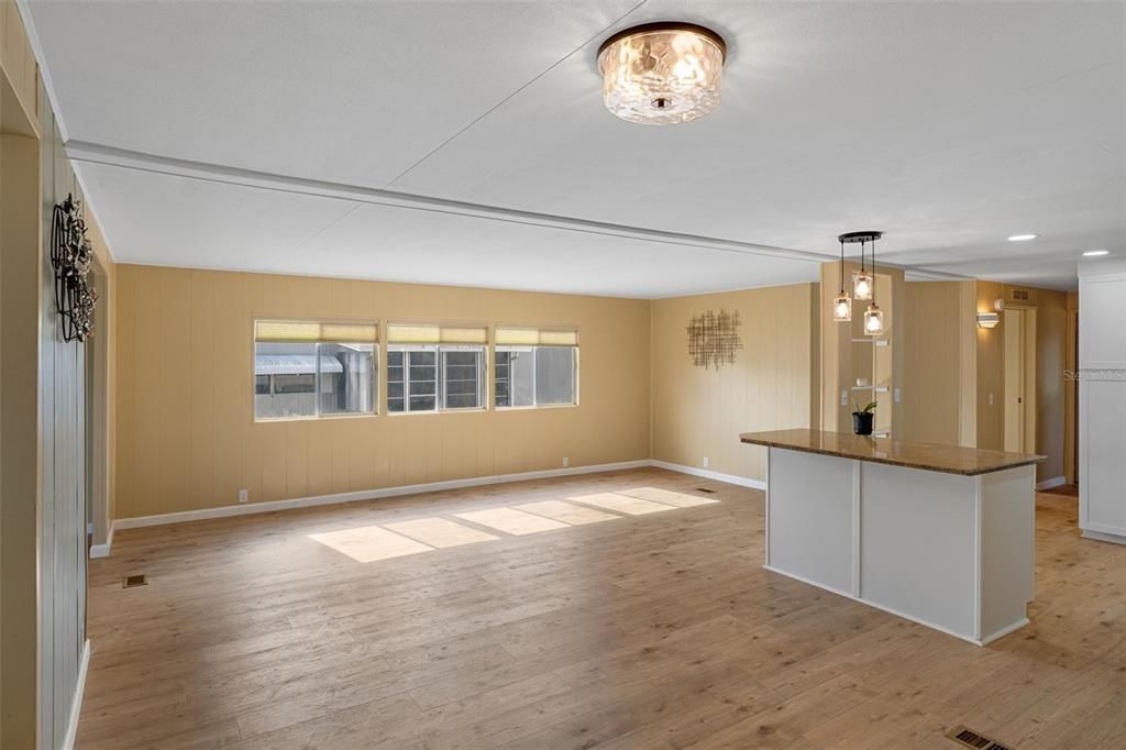 待售: $189,900 (2 贝兹, 2 浴室, 1296 平方英尺)