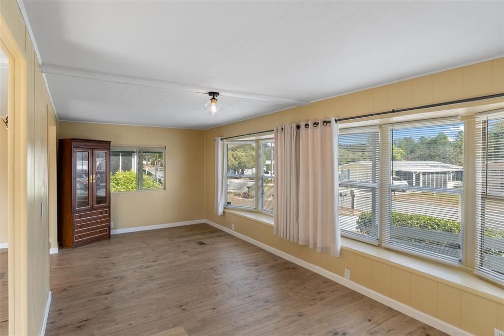 待售: $189,900 (2 贝兹, 2 浴室, 1296 平方英尺)