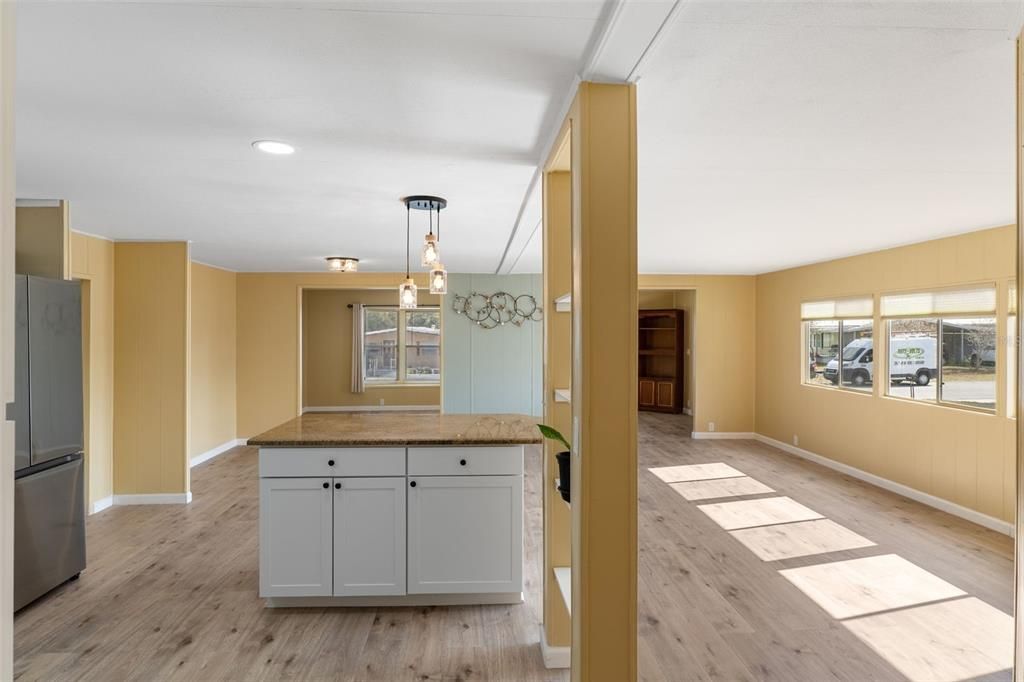 待售: $189,900 (2 贝兹, 2 浴室, 1296 平方英尺)