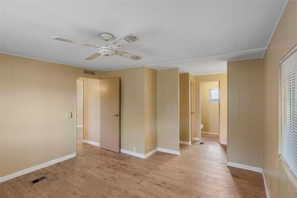 待售: $189,900 (2 贝兹, 2 浴室, 1296 平方英尺)