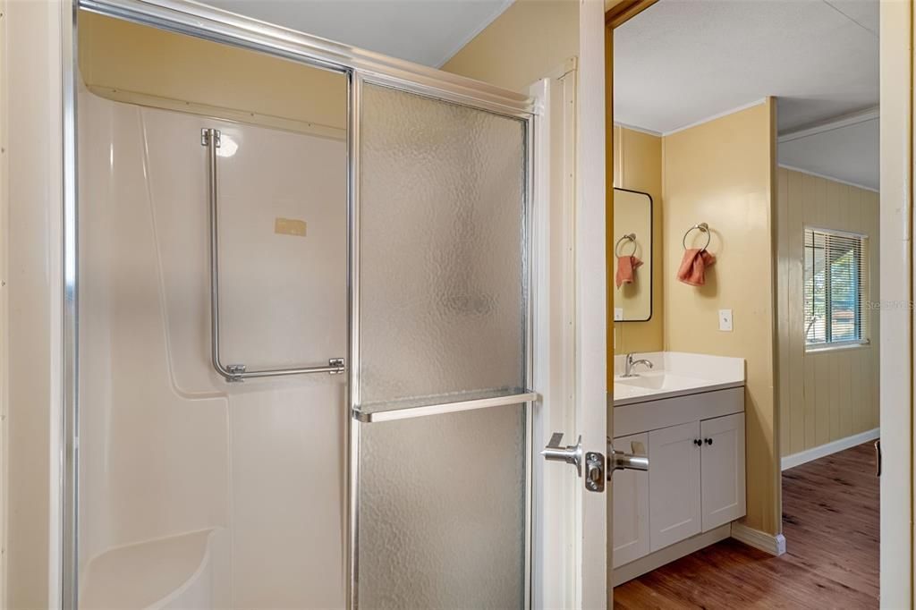 待售: $189,900 (2 贝兹, 2 浴室, 1296 平方英尺)