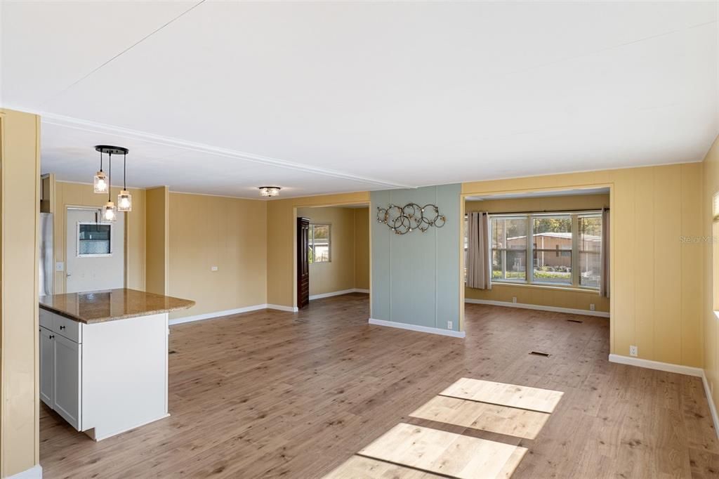 待售: $189,900 (2 贝兹, 2 浴室, 1296 平方英尺)