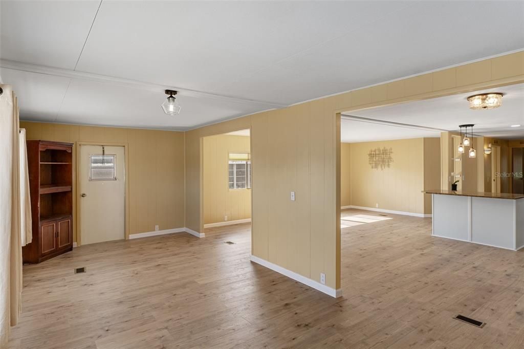 待售: $189,900 (2 贝兹, 2 浴室, 1296 平方英尺)