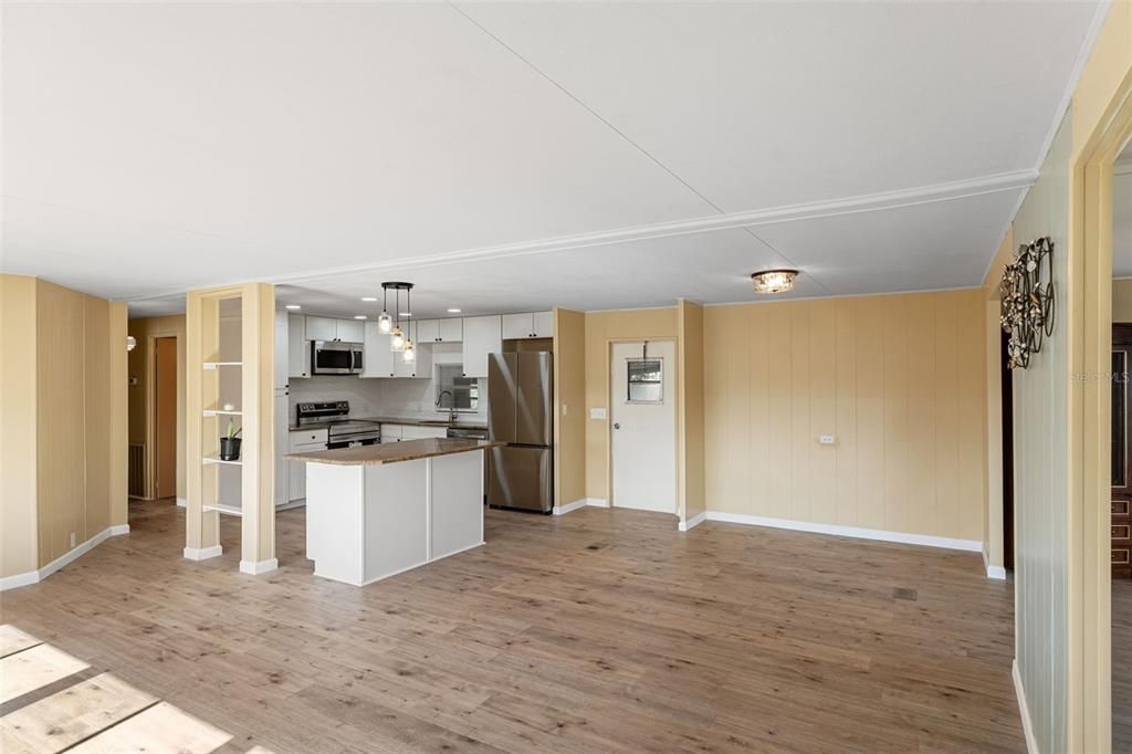 待售: $189,900 (2 贝兹, 2 浴室, 1296 平方英尺)