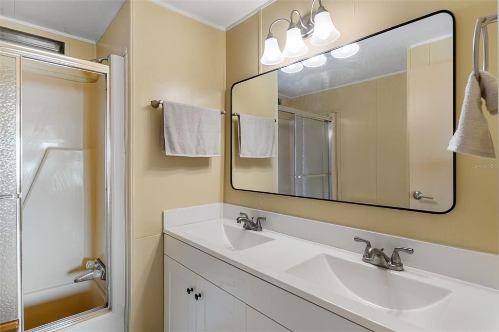 待售: $189,900 (2 贝兹, 2 浴室, 1296 平方英尺)