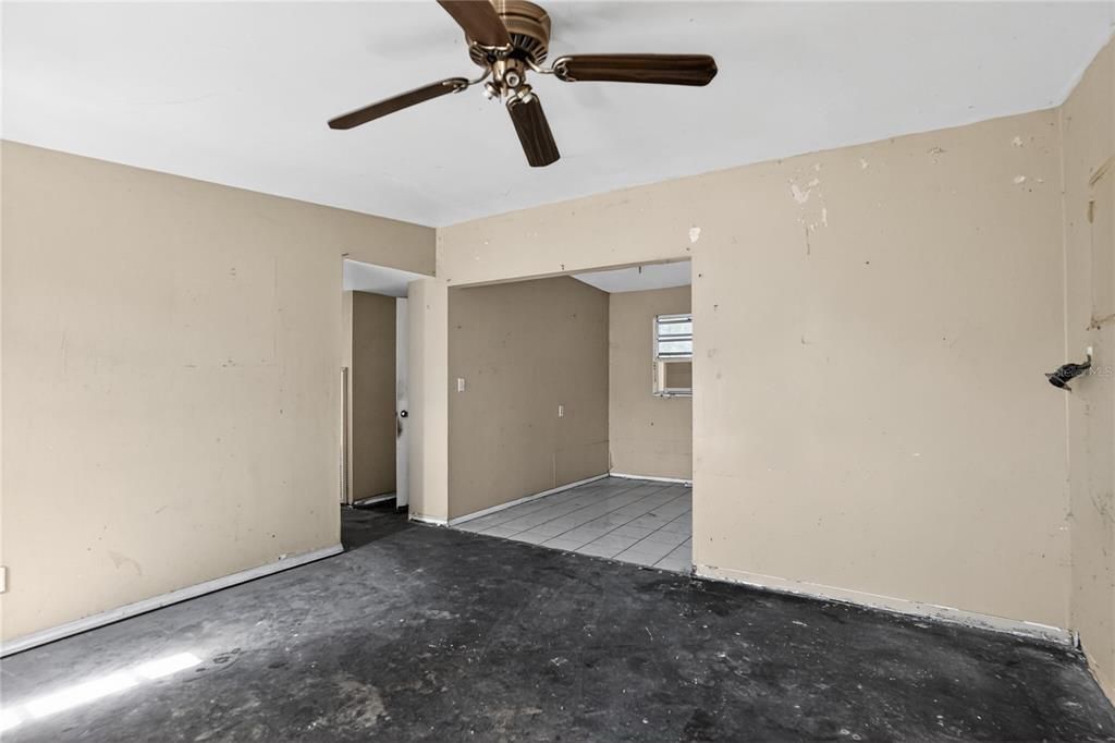 For Sale: $174,000 (3 beds, 1 baths, 1161 Square Feet)