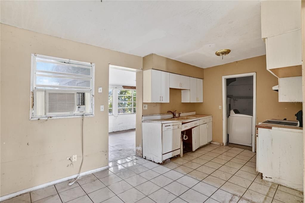 For Sale: $174,000 (3 beds, 1 baths, 1161 Square Feet)