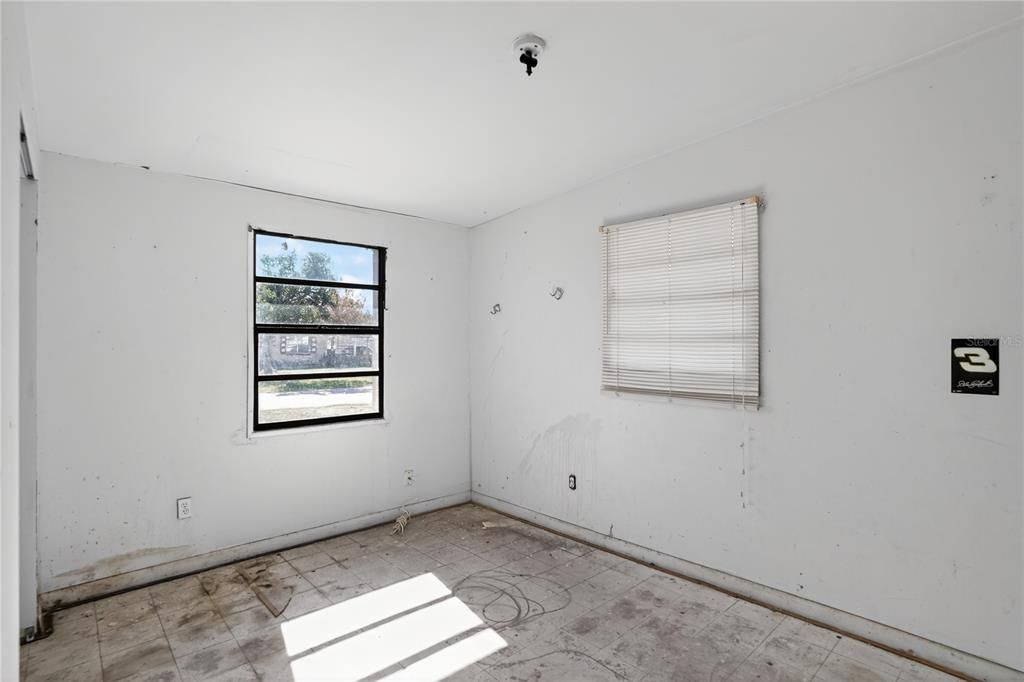 For Sale: $174,000 (3 beds, 1 baths, 1161 Square Feet)