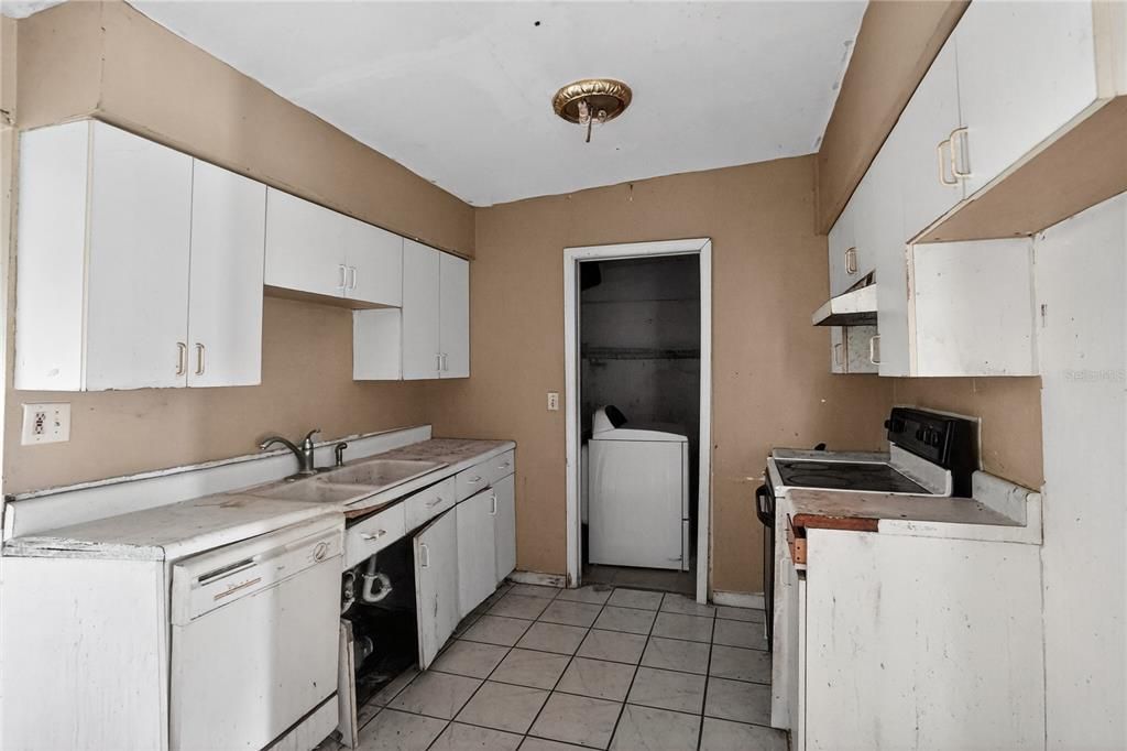 For Sale: $174,000 (3 beds, 1 baths, 1161 Square Feet)