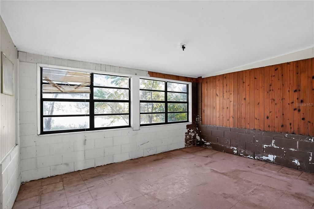 For Sale: $174,000 (3 beds, 1 baths, 1161 Square Feet)