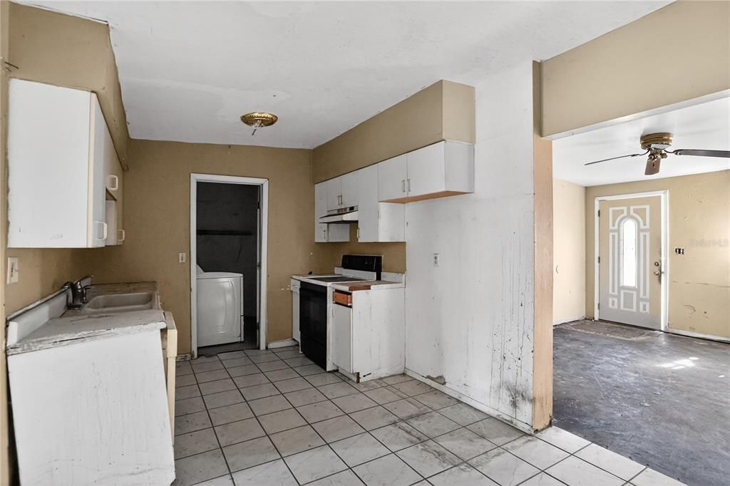 For Sale: $174,000 (3 beds, 1 baths, 1161 Square Feet)