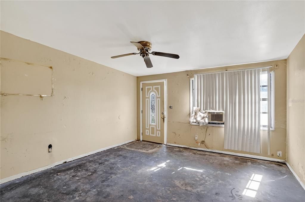 For Sale: $174,000 (3 beds, 1 baths, 1161 Square Feet)