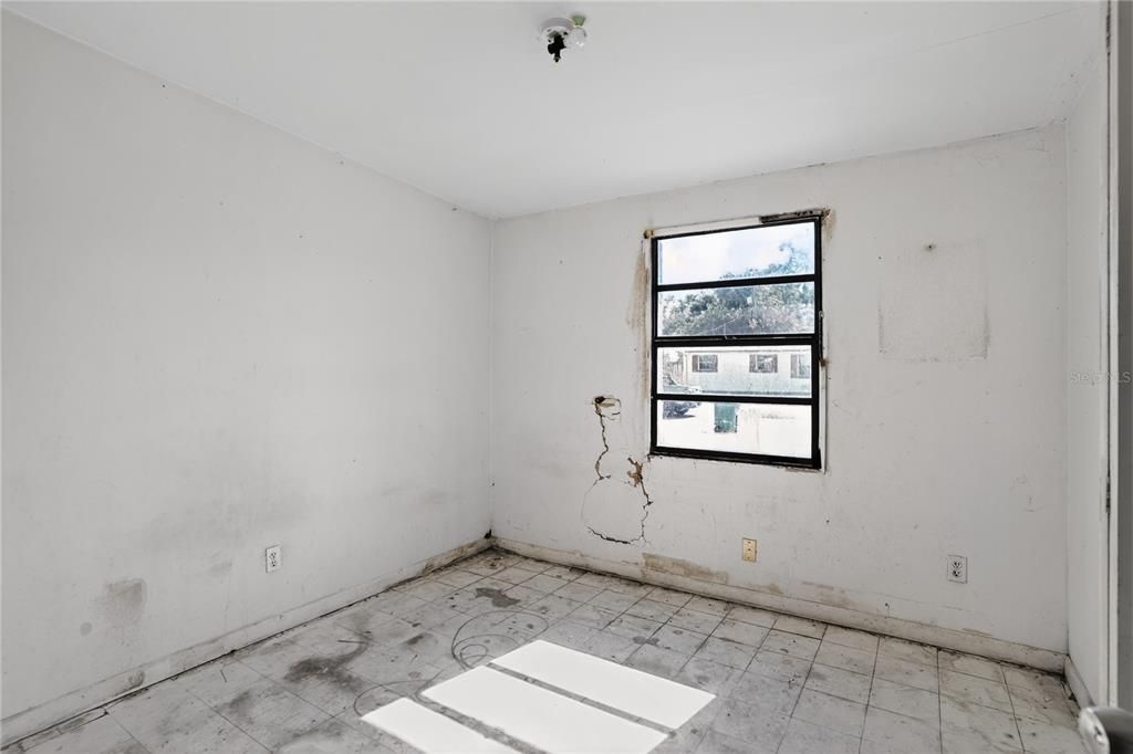 For Sale: $174,000 (3 beds, 1 baths, 1161 Square Feet)