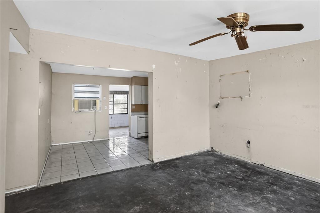 For Sale: $174,000 (3 beds, 1 baths, 1161 Square Feet)
