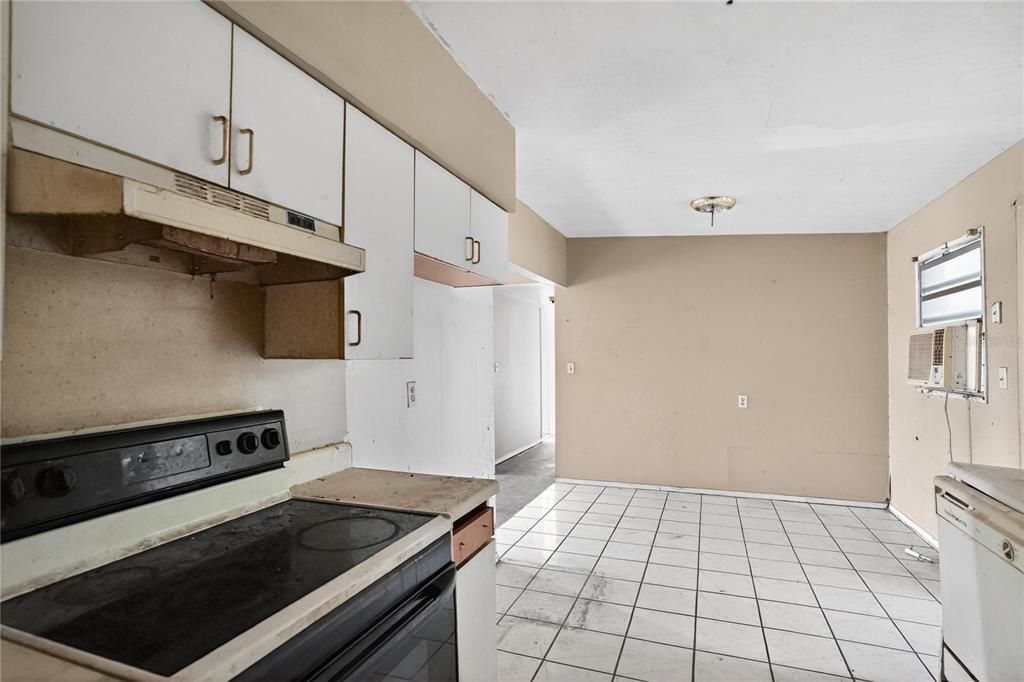 For Sale: $174,000 (3 beds, 1 baths, 1161 Square Feet)