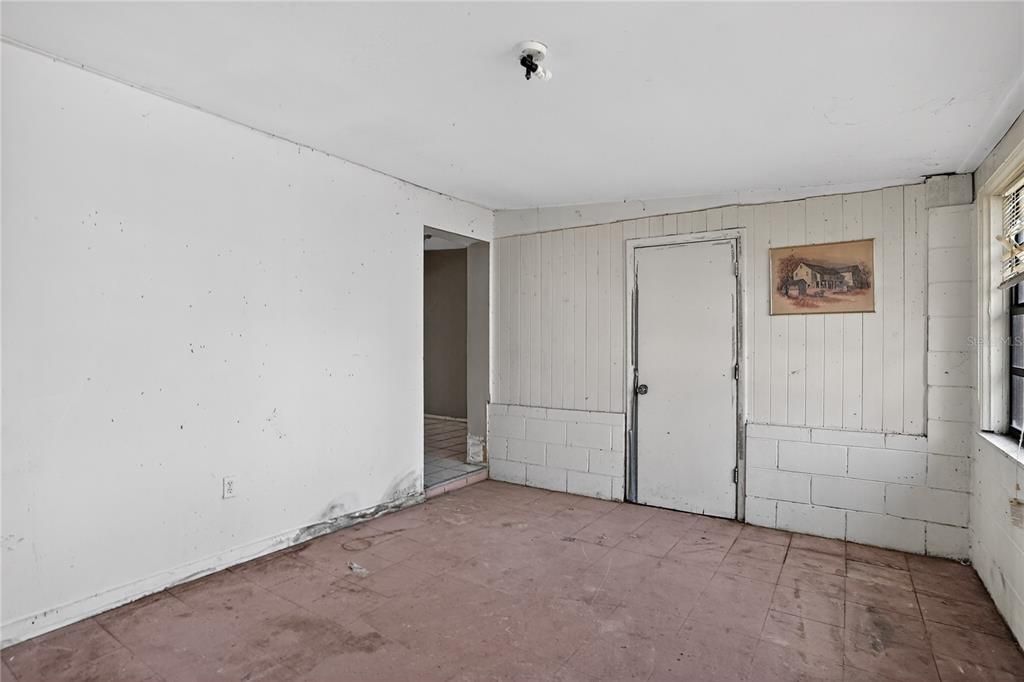 For Sale: $174,000 (3 beds, 1 baths, 1161 Square Feet)