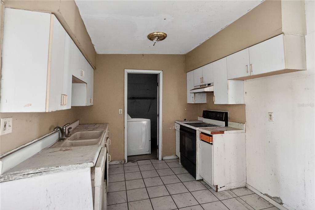 For Sale: $174,000 (3 beds, 1 baths, 1161 Square Feet)