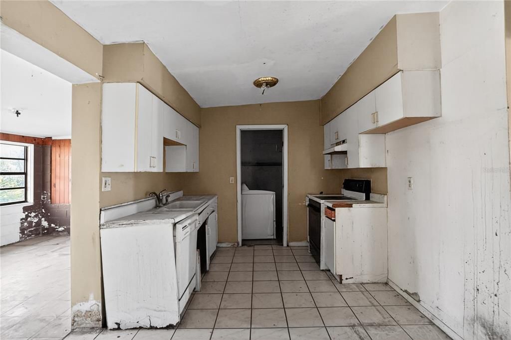 For Sale: $174,000 (3 beds, 1 baths, 1161 Square Feet)