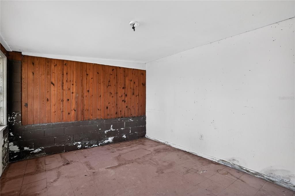 For Sale: $174,000 (3 beds, 1 baths, 1161 Square Feet)