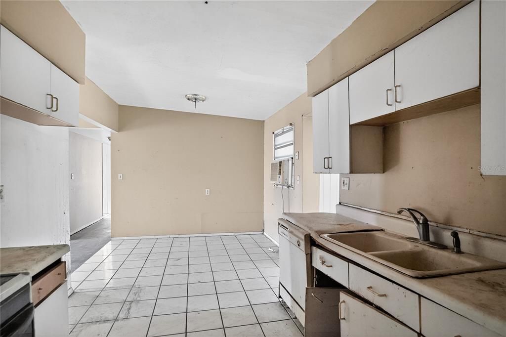 For Sale: $174,000 (3 beds, 1 baths, 1161 Square Feet)
